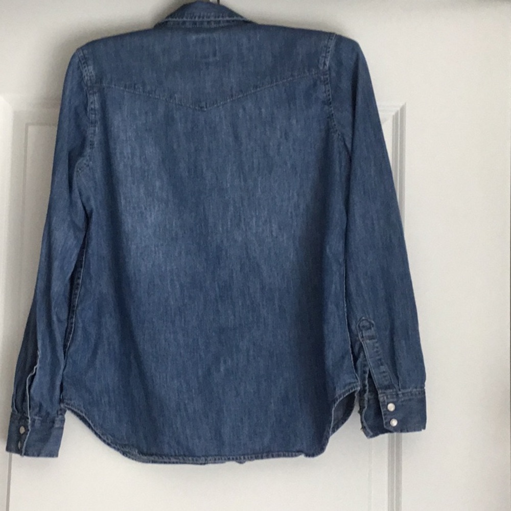 GAP Denim Button-Up Shirts Set of TWO size small - Picture 8 of 9